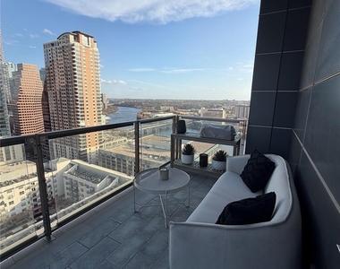 210 Lavaca St - Photo Thumbnail 10