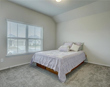 111 Finley St - Photo Thumbnail 11