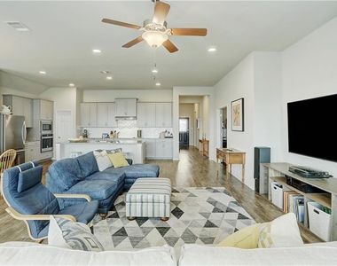 111 Finley St - Photo Thumbnail 7
