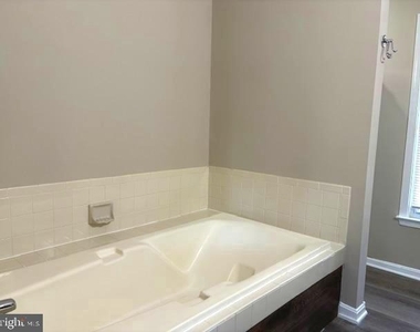 1018 Willowleaf Way - Photo Thumbnail 15