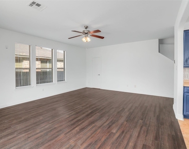203 Ran Rd - Photo Thumbnail 9