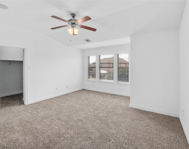 203 Ran Rd - Photo Thumbnail 16