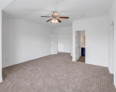 203 Ran Rd - Photo Thumbnail 17