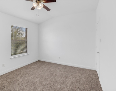 203 Ran Rd - Photo Thumbnail 25