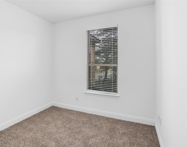 203 Ran Rd - Photo Thumbnail 26