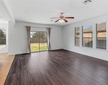 203 Ran Rd - Photo Thumbnail 7