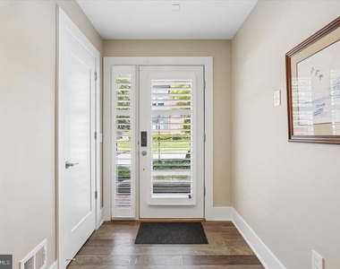 5352 Merriam Street - Photo Thumbnail 5
