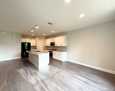 16103 Windroot St - Photo Thumbnail 7