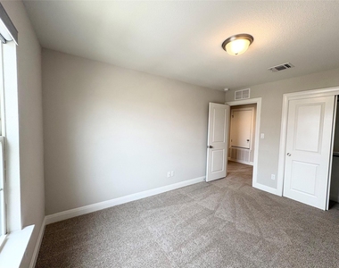 16103 Windroot St - Photo Thumbnail 17