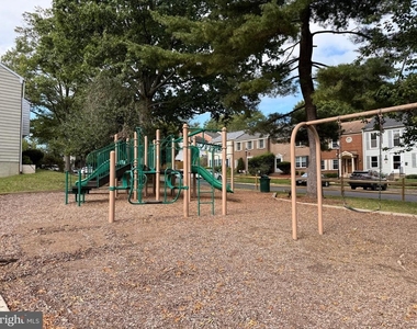 553 Monet Drive - Photo Thumbnail 23