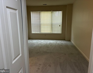 10832 Antigua Terrace - Photo Thumbnail 6