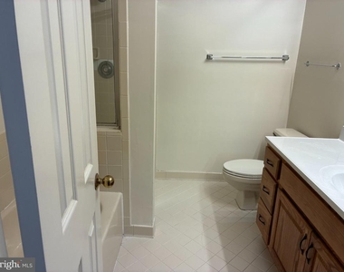 10832 Antigua Terrace - Photo Thumbnail 8