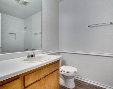 1720 Rawhide Loop - Photo Thumbnail 11