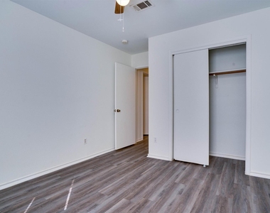 1720 Rawhide Loop - Photo Thumbnail 9