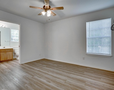 1720 Rawhide Loop - Photo Thumbnail 14