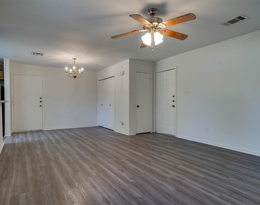1720 Rawhide Loop - Photo Thumbnail 2