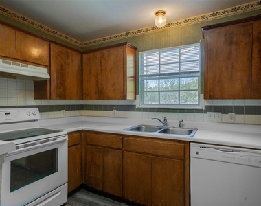 1720 Rawhide Loop - Photo Thumbnail 7
