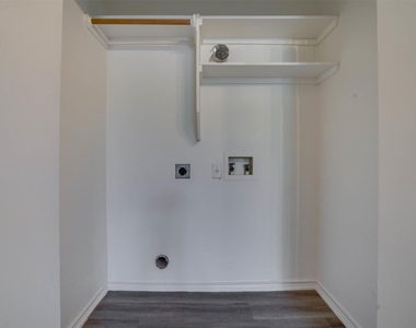 1720 Rawhide Loop - Photo Thumbnail 18
