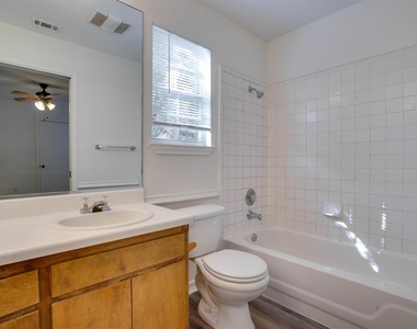 1720 Rawhide Loop - Photo Thumbnail 15