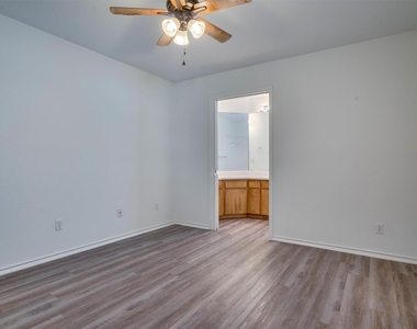 1720 Rawhide Loop - Photo Thumbnail 12