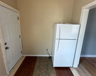 730 Carolina St - Photo Thumbnail 3