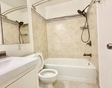 12112 Ravenwood Court - Photo Thumbnail 18