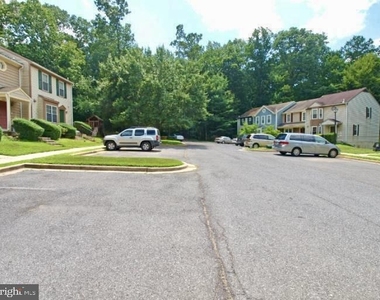 12112 Ravenwood Court - Photo Thumbnail 32