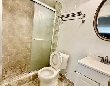 12112 Ravenwood Court - Photo Thumbnail 15