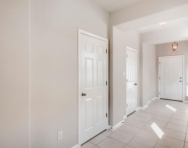 170 Silver Glen Dr - Photo Thumbnail 2