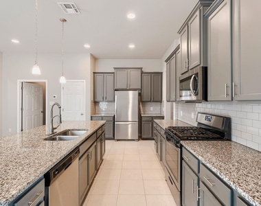 170 Silver Glen Dr - Photo Thumbnail 4