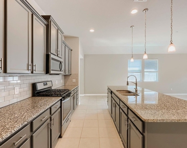 170 Silver Glen Dr - Photo Thumbnail 5