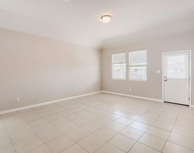 170 Silver Glen Dr - Photo Thumbnail 9