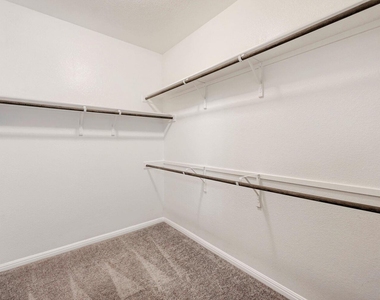 170 Silver Glen Dr - Photo Thumbnail 12