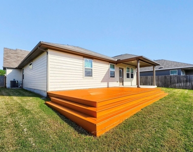 170 Silver Glen Dr - Photo Thumbnail 23