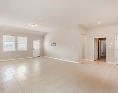 170 Silver Glen Dr - Photo Thumbnail 8