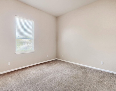 170 Silver Glen Dr - Photo Thumbnail 17