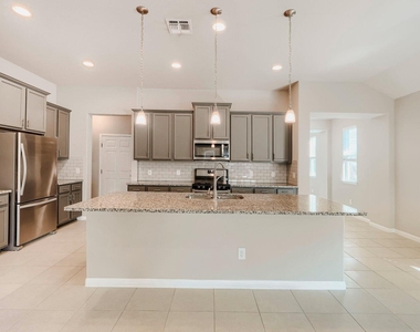 170 Silver Glen Dr - Photo Thumbnail 3