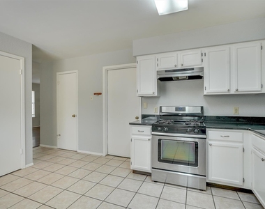 12716 Margit Dr - Photo Thumbnail 5