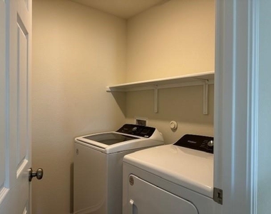 570 Papaya Dr - Photo Thumbnail 17