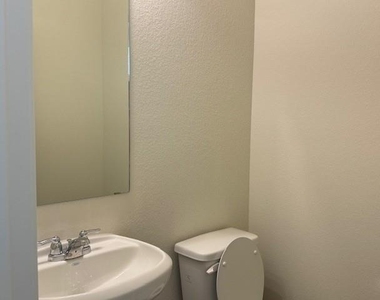 570 Papaya Dr - Photo Thumbnail 15