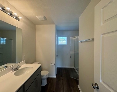 570 Papaya Dr - Photo Thumbnail 16