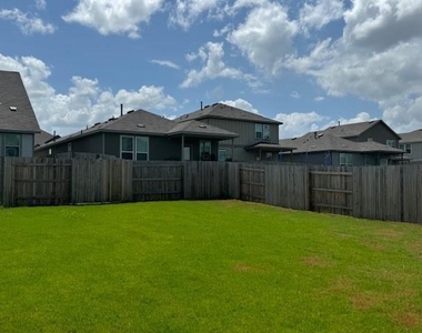 570 Papaya Dr - Photo Thumbnail 25