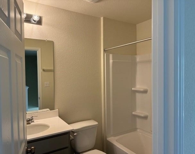 570 Papaya Dr - Photo Thumbnail 14