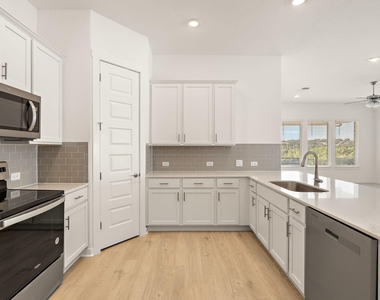 212 Mystic Canyon Ln - Photo Thumbnail 3