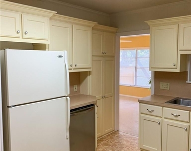 1031 E 44th St - Photo Thumbnail 13