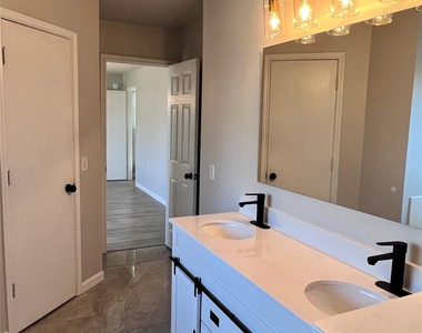 811 Sheraton Ave - Photo Thumbnail 10
