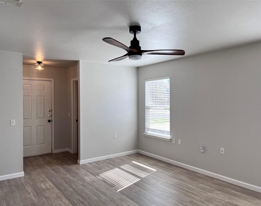 811 Sheraton Ave - Photo Thumbnail 1