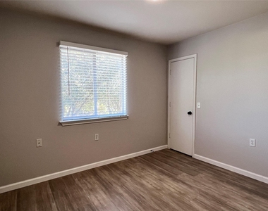 811 Sheraton Ave - Photo Thumbnail 15