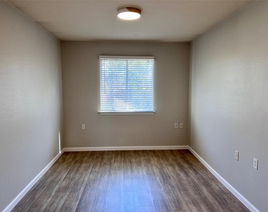 811 Sheraton Ave - Photo Thumbnail 12