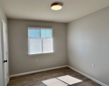 811 Sheraton Ave - Photo Thumbnail 13